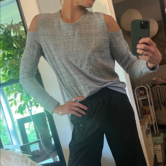 Zara Tops - Zara Gray Long Sleeve Cutout Top